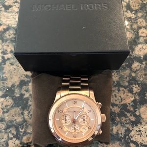 MICHAEL KORS
Runway Chronograph Rose Gold-tone